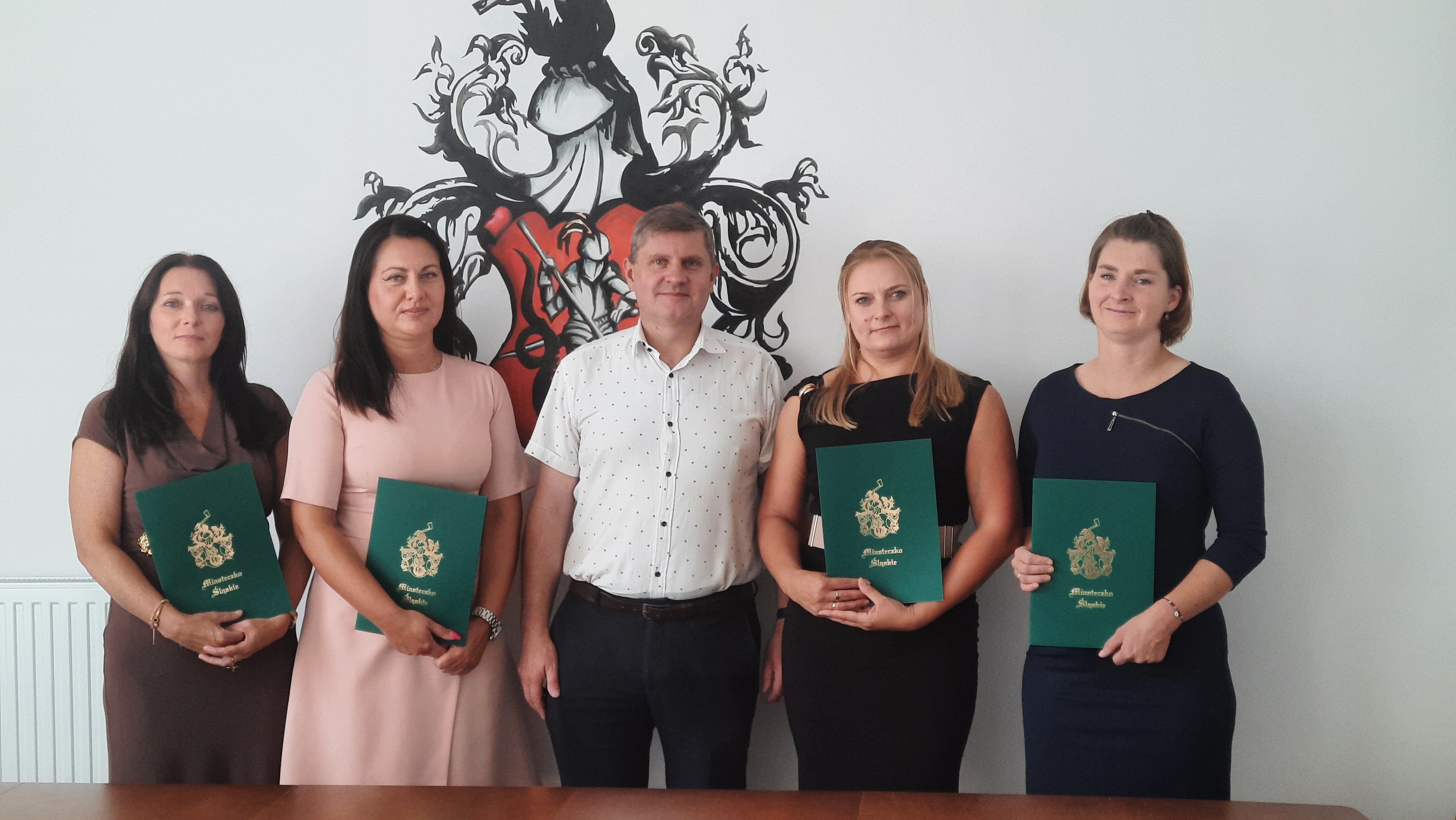 Ślubowanie nauczycieli miasteczkowskich szkół i przedszkoli