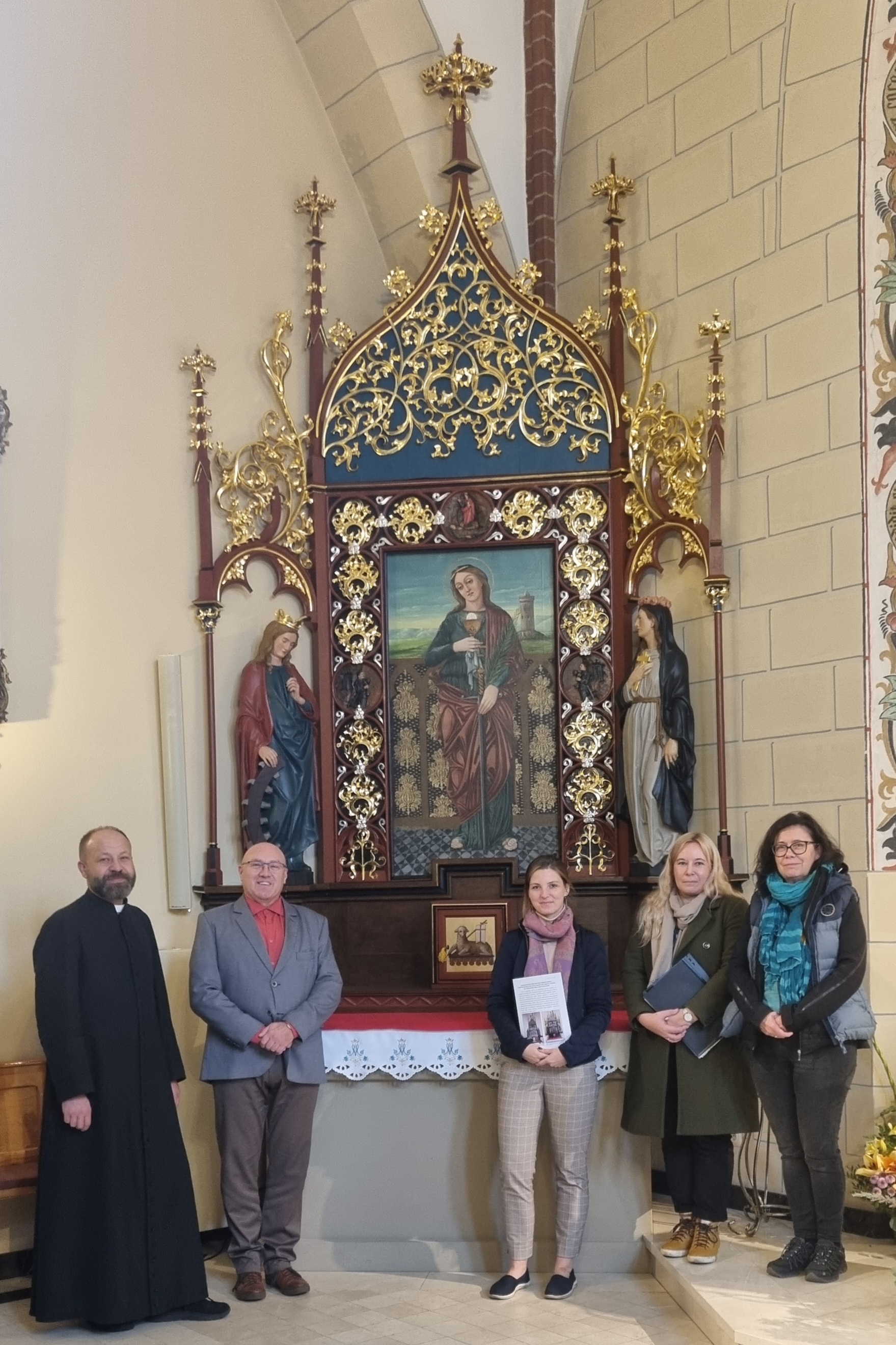 Zakończenie prac konserwatorskich bocznego ołtarza Św. Barbary w kościele pw. Wniebowzięcia NMP w Miasteczku Śląskim