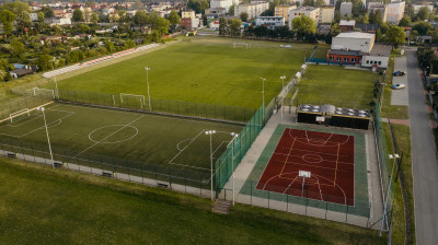 grafika do wpisu: Wymiana nawierzchni na boisku do piłki nożnej „Orlik” w Miasteczku Śląskim