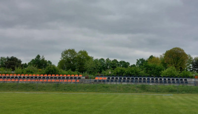 grafika do wpisu: 60 nowych krzesełek na stadionie HKS Odra