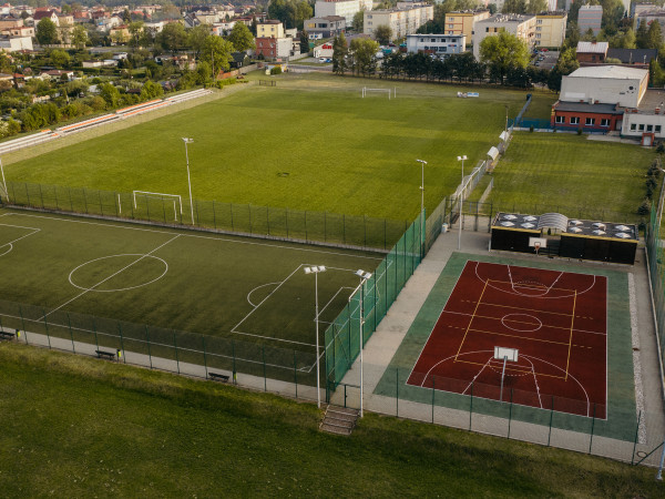 Wymiana nawierzchni na boisku do piłki nożnej „Orlik” w Miasteczku Śląskim