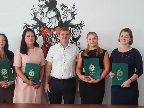 grafika do wpisu: Ślubowanie nauczycieli miasteczkowskich szkół i przedszkoli