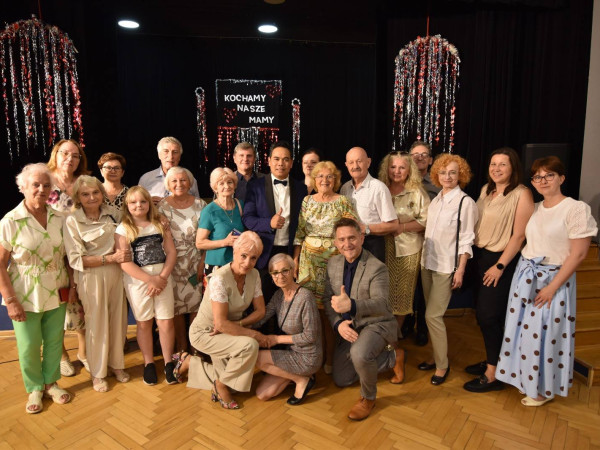 Koncert z okazji Dnia Matki pt. „Kochamy Nasze Mamy”