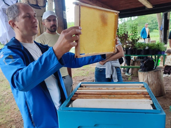 grafika do wpisu: Od kwiatu do miodu – za nami wyjątkowe spotkanie na Gierzynie